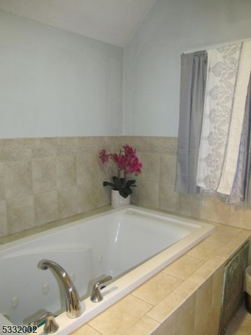 37 Orris Ave, Piscataway Twp., NJ 08854