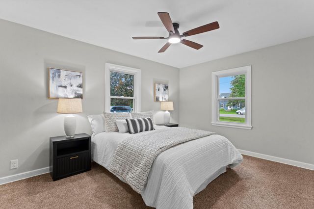 741 Roselawn Avenue E, Maplewood, MN 55117