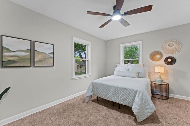 741 Roselawn Avenue E, Maplewood, MN 55117