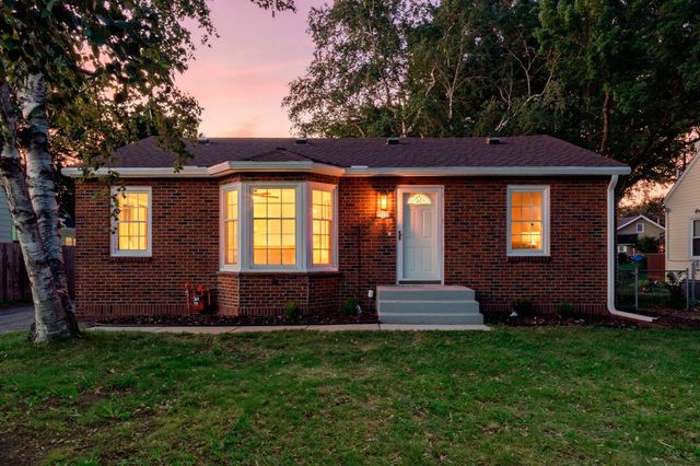741 Roselawn Avenue E, Maplewood, MN 55117