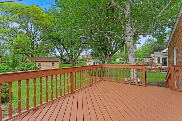 741 Roselawn Avenue E, Maplewood, MN 55117