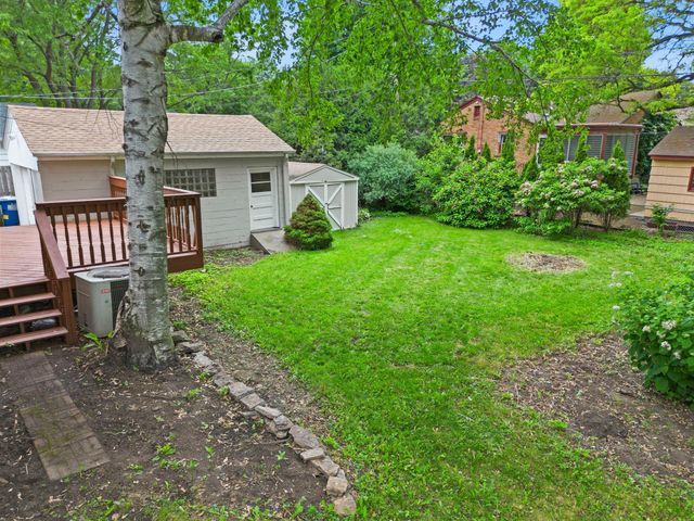 741 Roselawn Avenue E, Maplewood, MN 55117