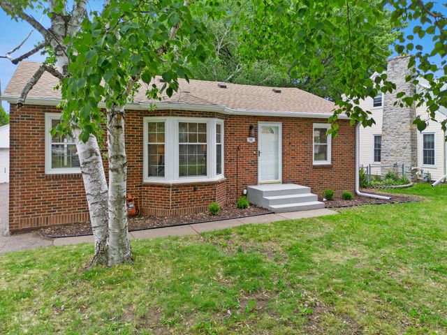 741 Roselawn Avenue E, Maplewood, MN 55117