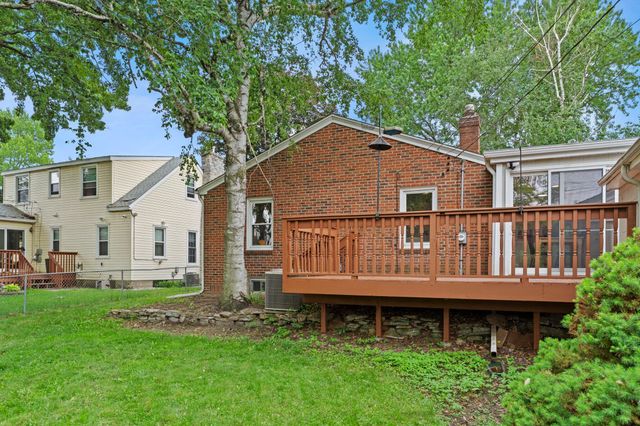 741 Roselawn Avenue E, Maplewood, MN 55117