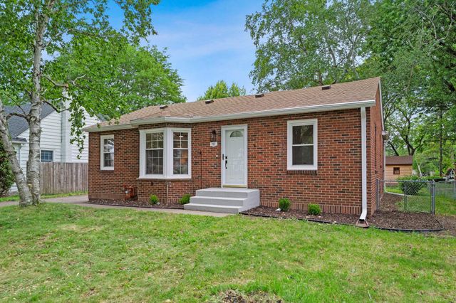741 Roselawn Avenue E, Maplewood, MN 55117