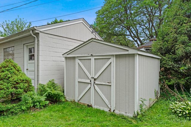 741 Roselawn Avenue E, Maplewood, MN 55117