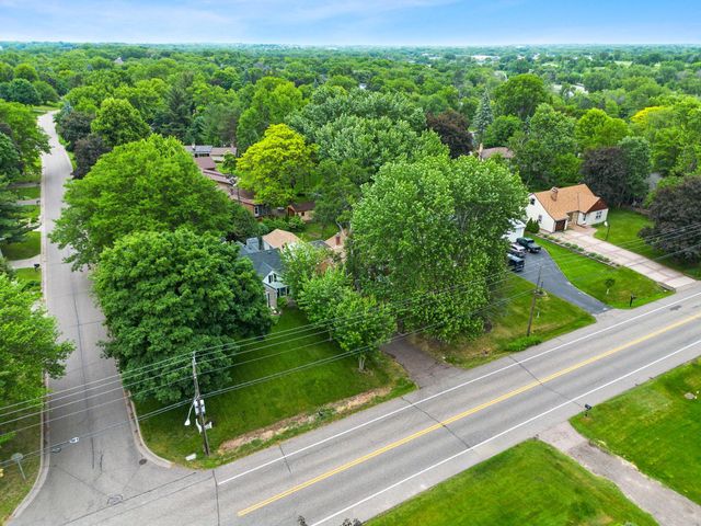 741 Roselawn Avenue E, Maplewood, MN 55117