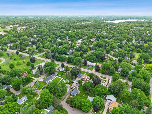 741 Roselawn Avenue E, Maplewood, MN 55117