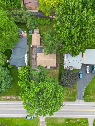 741 Roselawn Avenue E, Maplewood, MN 55117