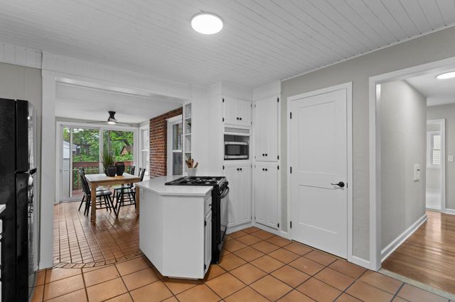 741 Roselawn Avenue E, Maplewood, MN 55117