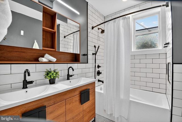 1027 6TH ST NE, Washington, DC 20001