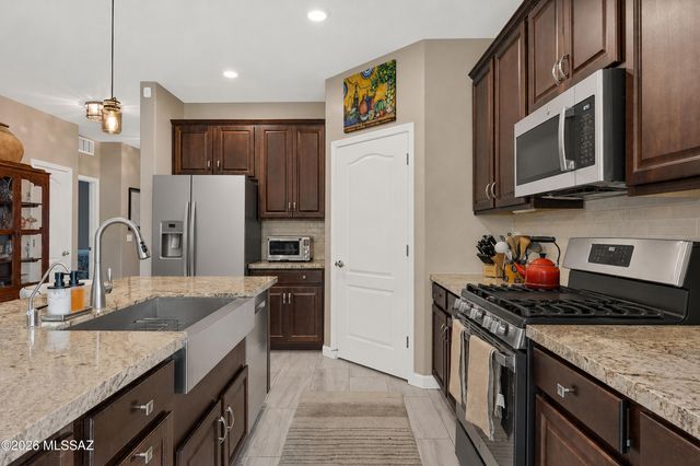 10003 N Fulbrook Way, Marana, AZ 85653