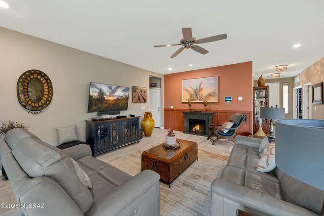 10003 N Fulbrook Way, Marana, AZ 85653