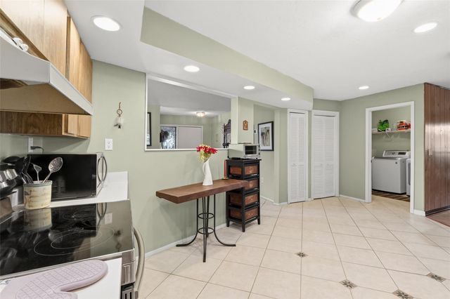 5109 PALM AIRE DRIVE, Sarasota, FL 34243