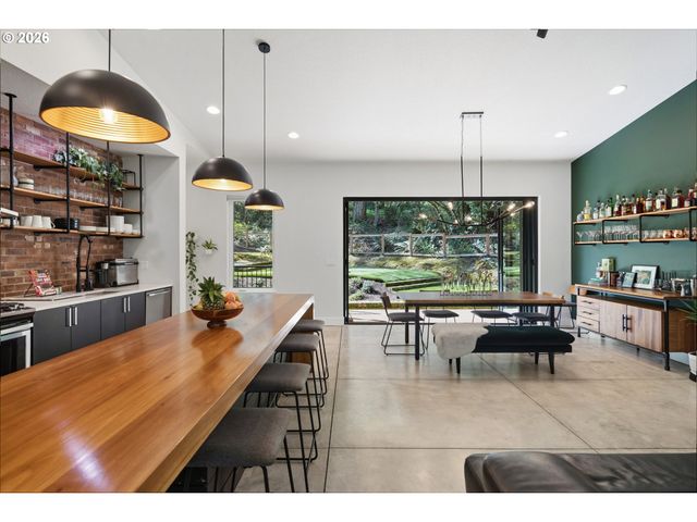 9735 Nw LILAC Ct, Portland, OR 97231