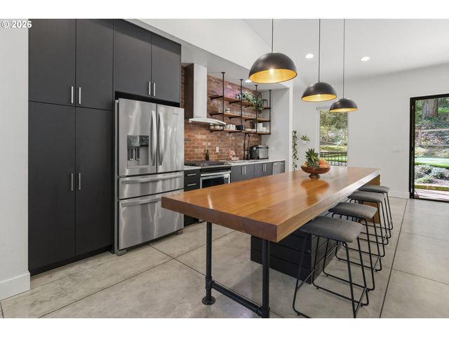 9735 Nw LILAC Ct, Portland, OR 97231