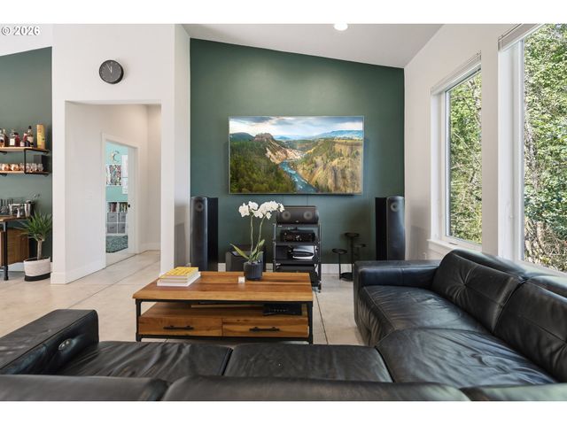 9735 Nw LILAC Ct, Portland, OR 97231