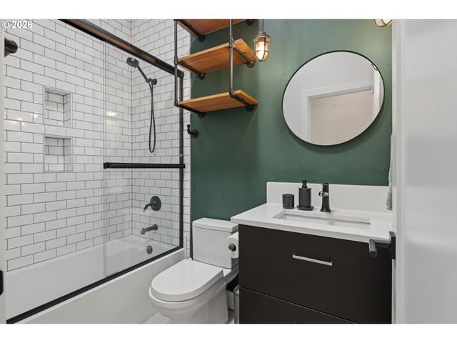 9735 Nw LILAC Ct, Portland, OR 97231