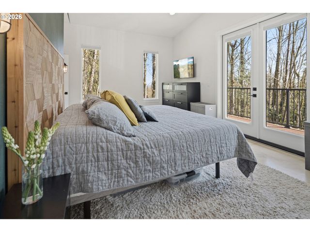 9735 Nw LILAC Ct, Portland, OR 97231