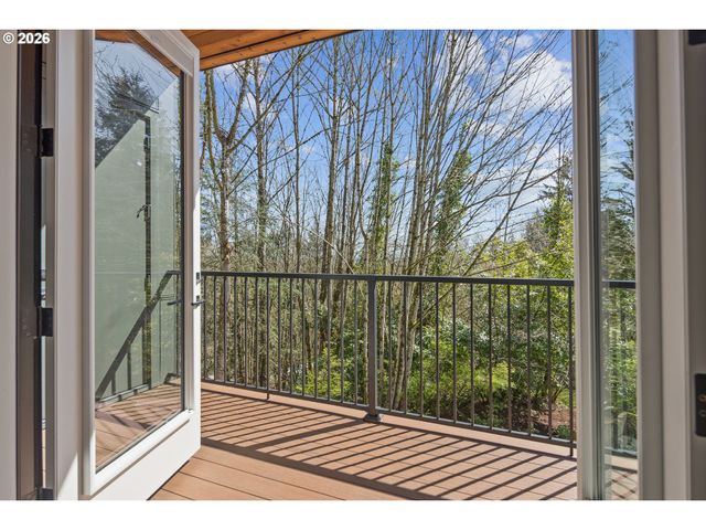 9735 Nw LILAC Ct, Portland, OR 97231