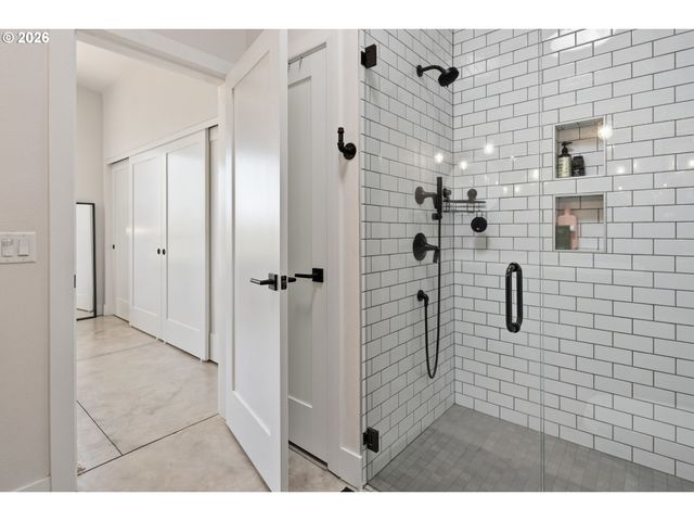 9735 Nw LILAC Ct, Portland, OR 97231