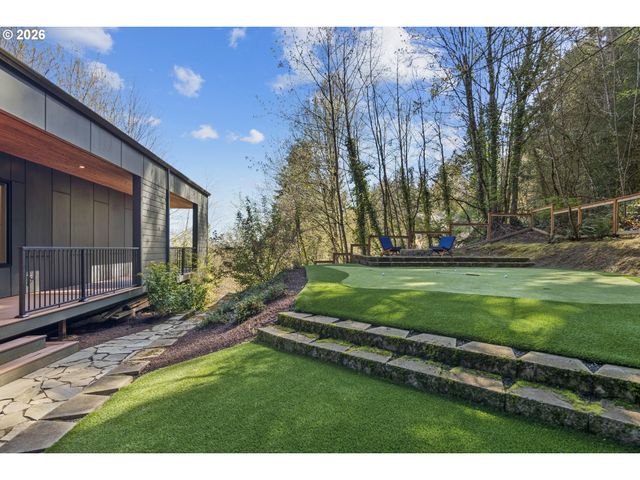 9735 Nw LILAC Ct, Portland, OR 97231