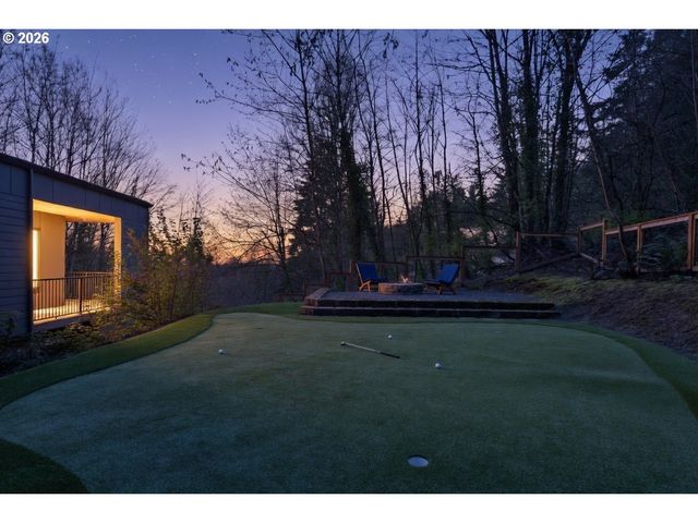 9735 Nw LILAC Ct, Portland, OR 97231