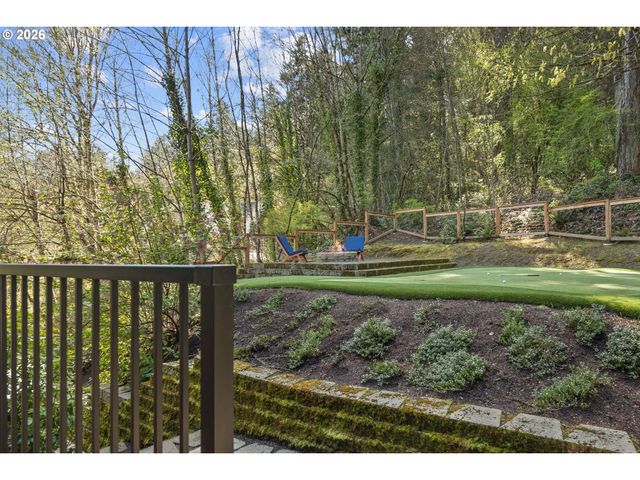 9735 Nw LILAC Ct, Portland, OR 97231