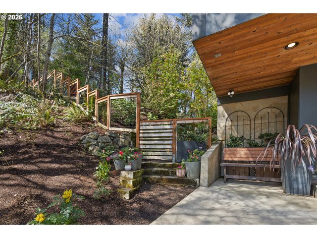 9735 Nw LILAC Ct, Portland, OR 97231
