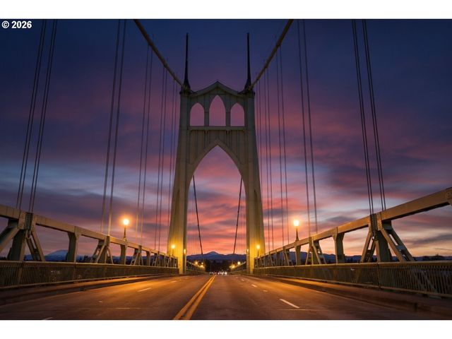 9735 Nw LILAC Ct, Portland, OR 97231