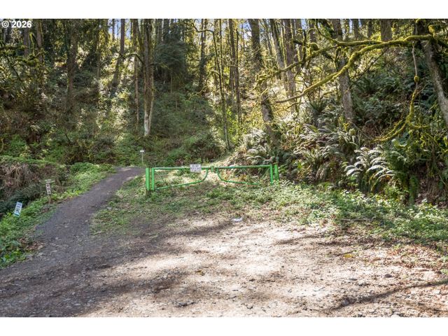 9735 Nw LILAC Ct, Portland, OR 97231