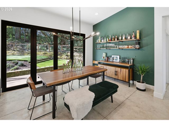 9735 Nw LILAC Ct, Portland, OR 97231