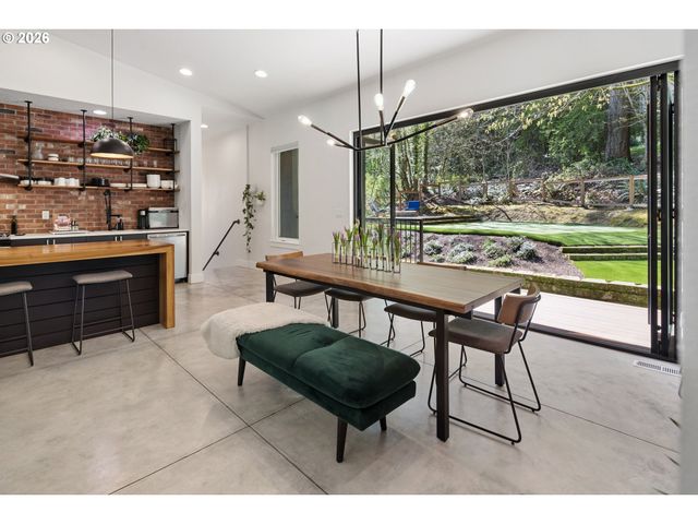 9735 Nw LILAC Ct, Portland, OR 97231