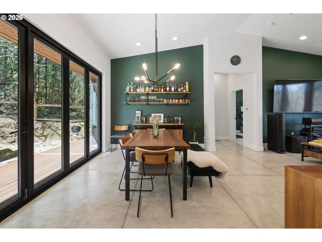 9735 Nw LILAC Ct, Portland, OR 97231