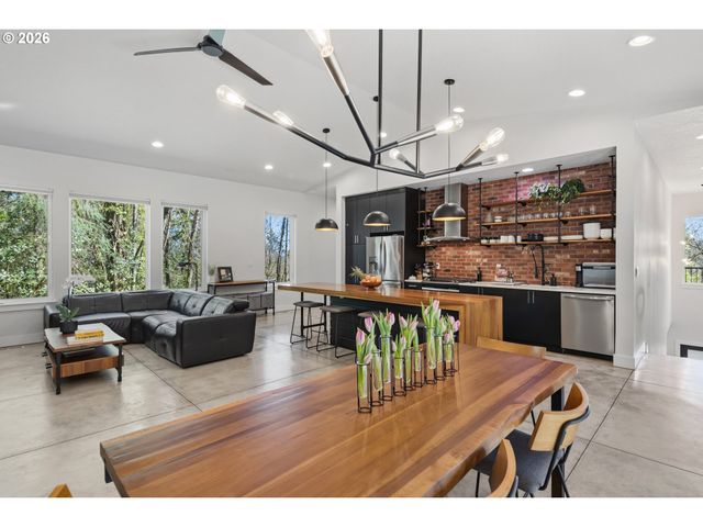 9735 Nw LILAC Ct, Portland, OR 97231