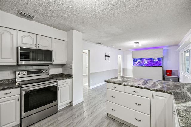 1222 LAKE ARIANA BOULEVARD, Auburndale, FL 33823