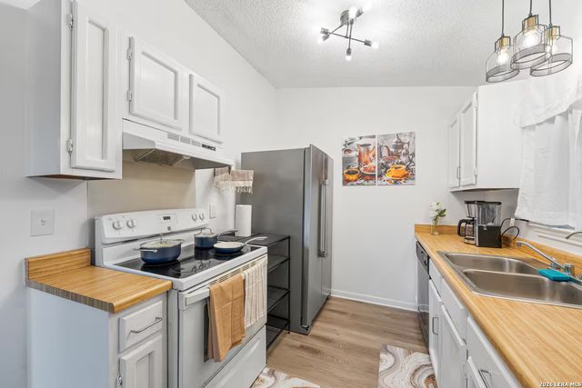 9603 Hollow, San Antonio, TX 78250
