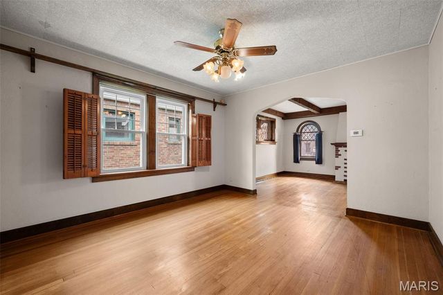 6319 Tholozan Avenue, St Louis, MO 63109
