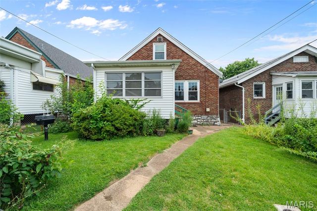6319 Tholozan Avenue, St Louis, MO 63109