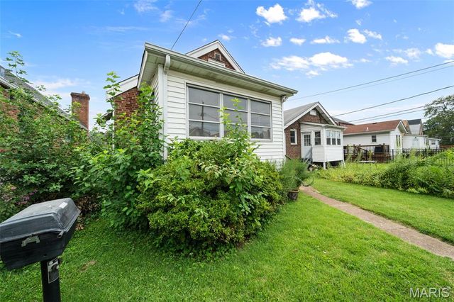 6319 Tholozan Avenue, St Louis, MO 63109