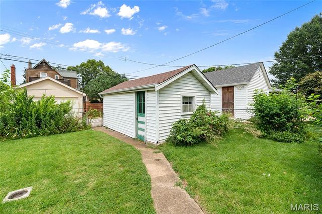 6319 Tholozan Avenue, St Louis, MO 63109