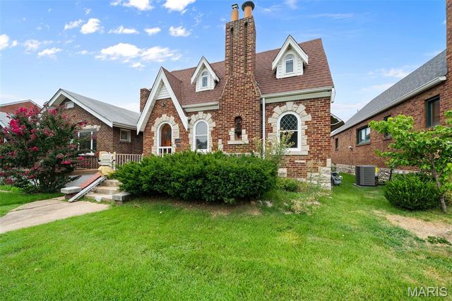 6319 Tholozan Avenue, St Louis, MO 63109