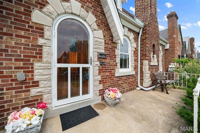 6319 Tholozan Avenue, St Louis, MO 63109