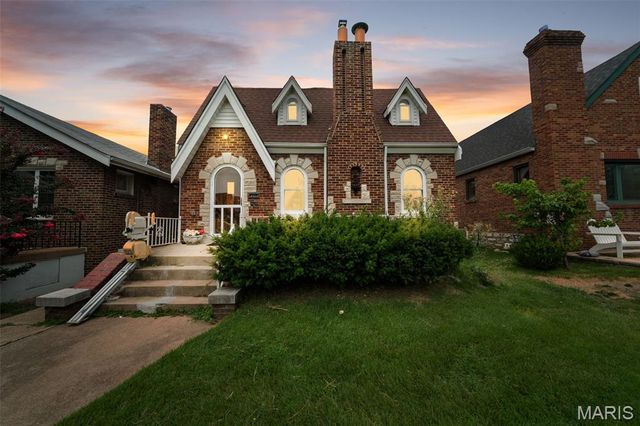 6319 Tholozan Avenue, St Louis, MO 63109