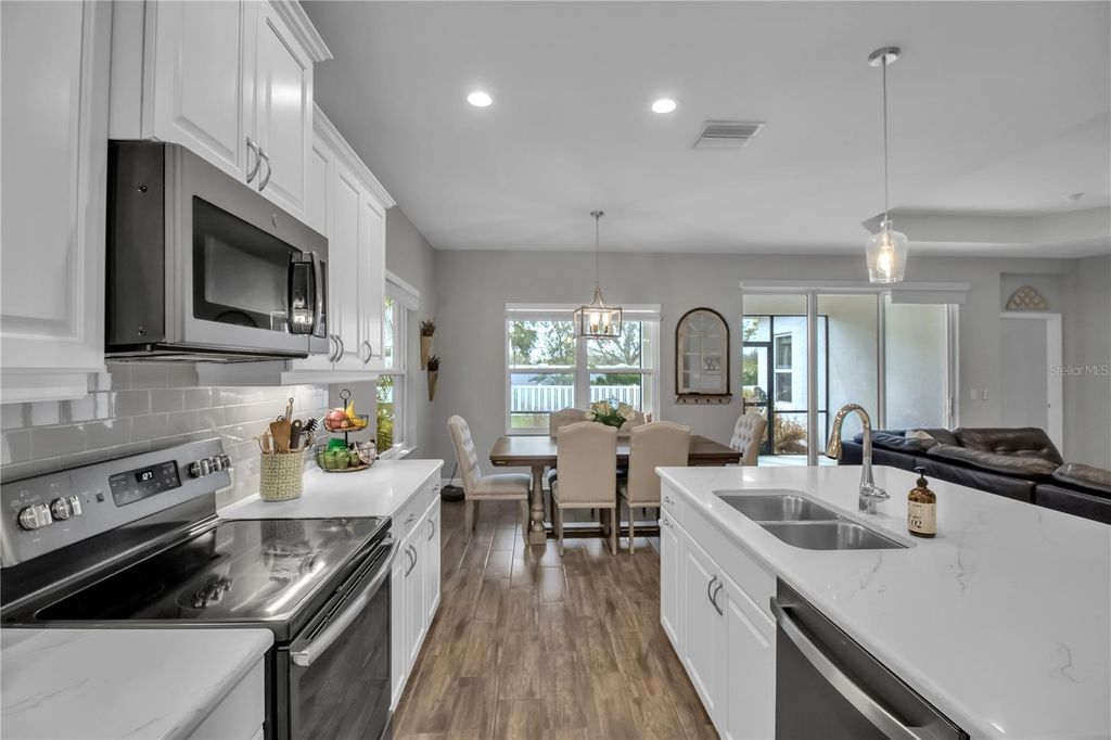 Image 13 of property listing at 7798 RIDGELAKE CIRCLE, Bradenton, FL 34203