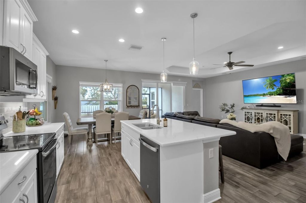 Image 14 of property listing at 7798 RIDGELAKE CIRCLE, Bradenton, FL 34203