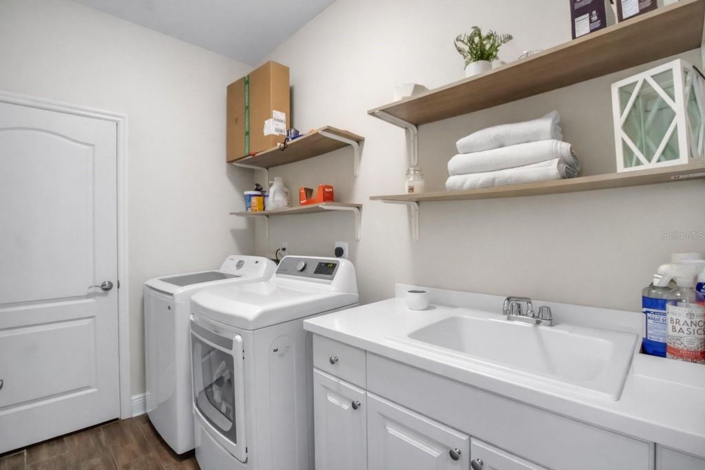 Image 31 of property listing at 7798 RIDGELAKE CIRCLE, Bradenton, FL 34203