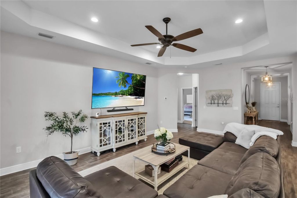 Image 7 of property listing at 7798 RIDGELAKE CIRCLE, Bradenton, FL 34203