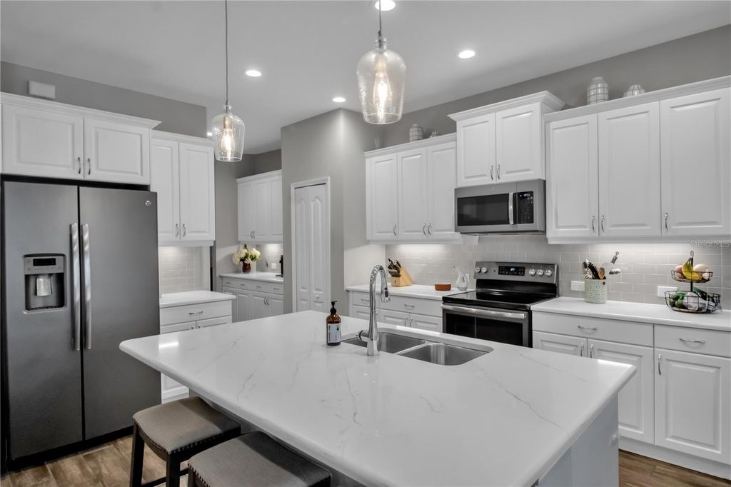 Image 9 of property listing at 7798 RIDGELAKE CIRCLE, Bradenton, FL 34203