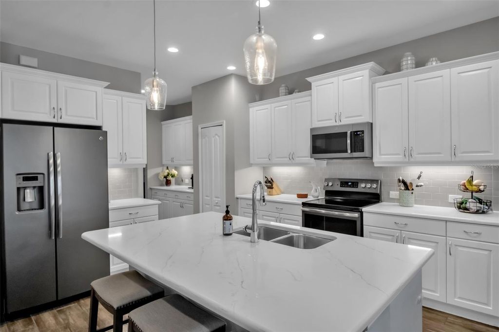 Image 10 of property listing at 7798 RIDGELAKE CIRCLE, Bradenton, FL 34203